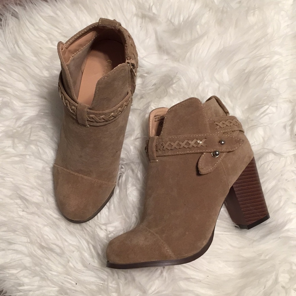 CHASE + CHLOE ANDREA BOOT